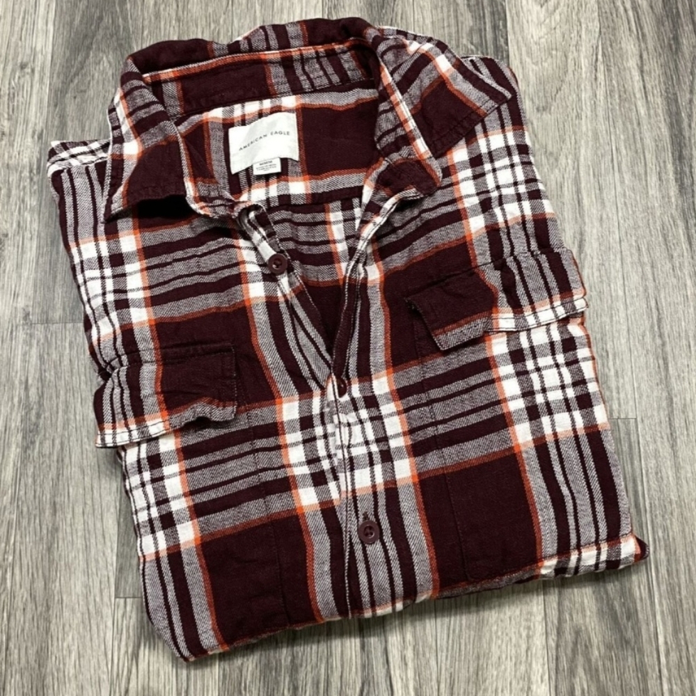 American Eagle Men's button down orange/brown plaid flannel shirt size XS